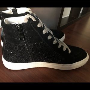 NWOT high top Steve Madden Serena Sneakers